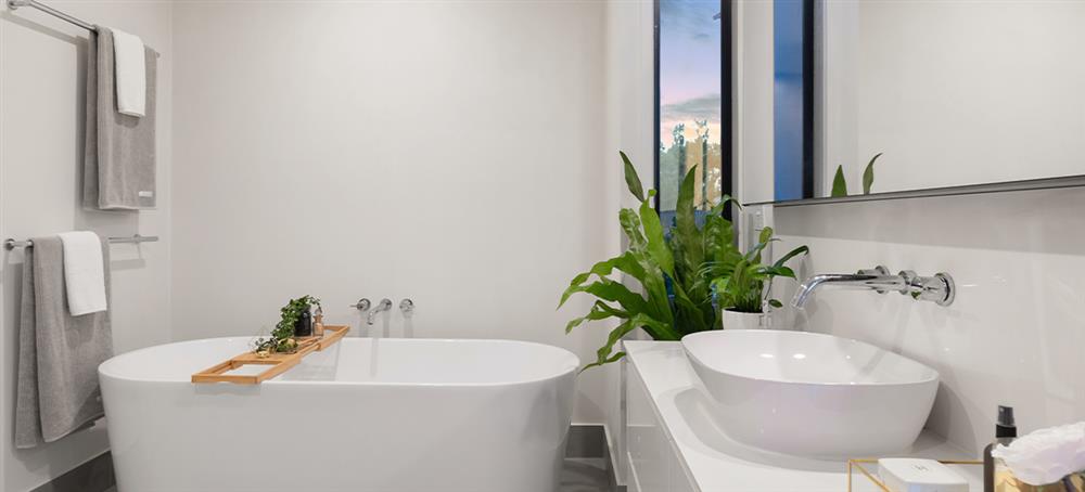WHAT IS THE SIZE OF A SMALL BATHROOM?